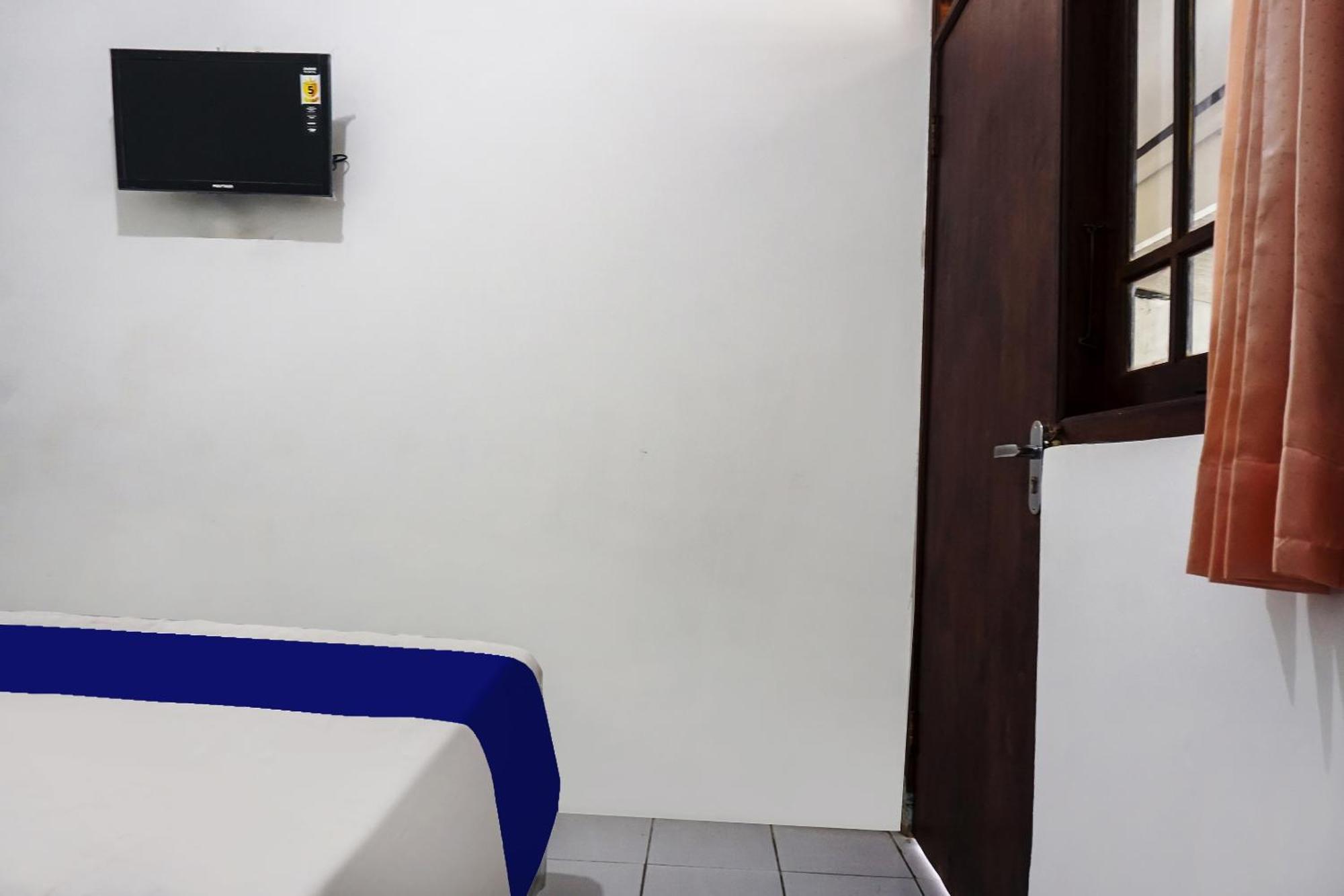 Oyo 90928 Wisma Asri Putra Syariah Bogor Luaran gambar