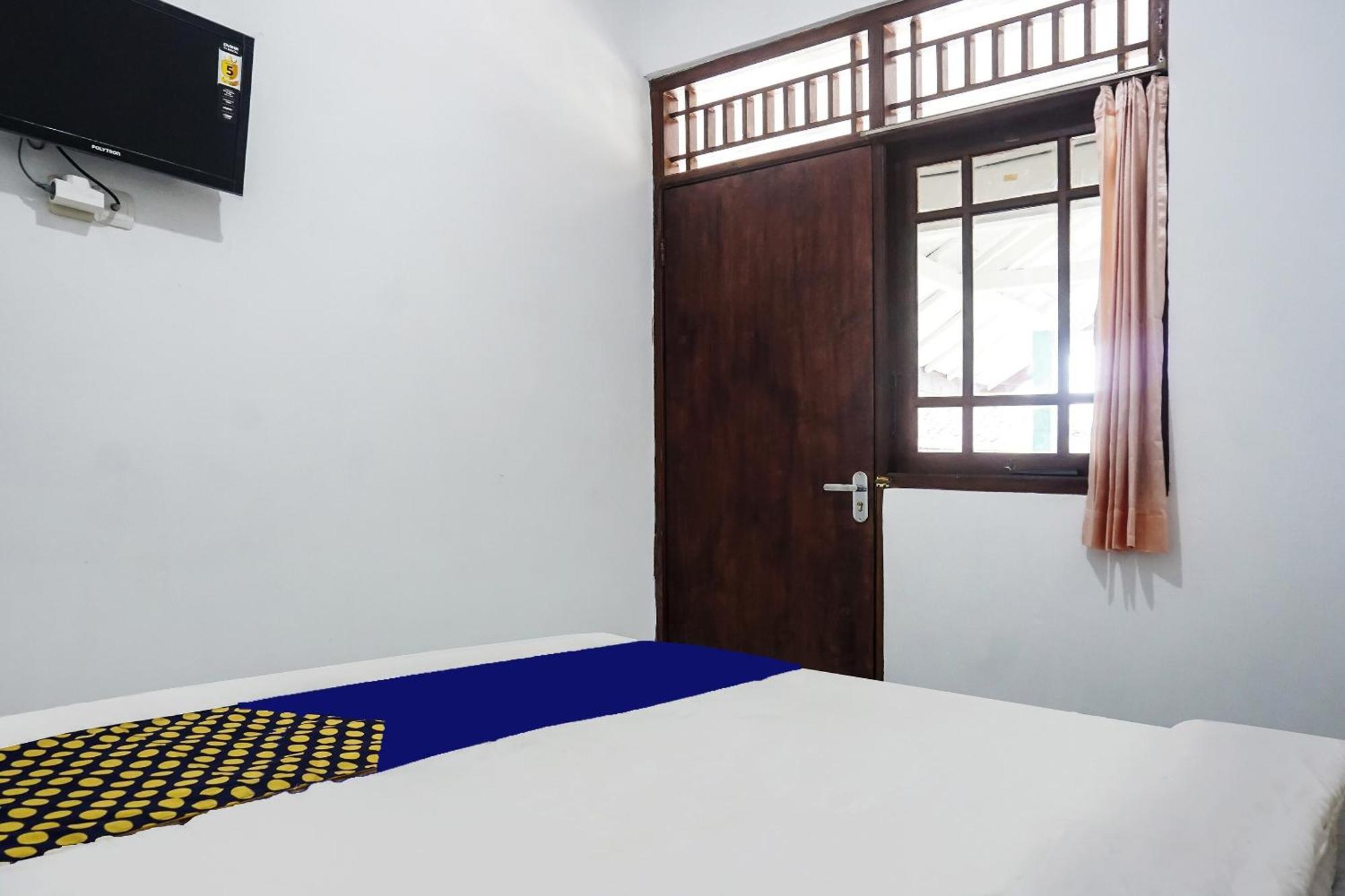Oyo 90928 Wisma Asri Putra Syariah Bogor Luaran gambar
