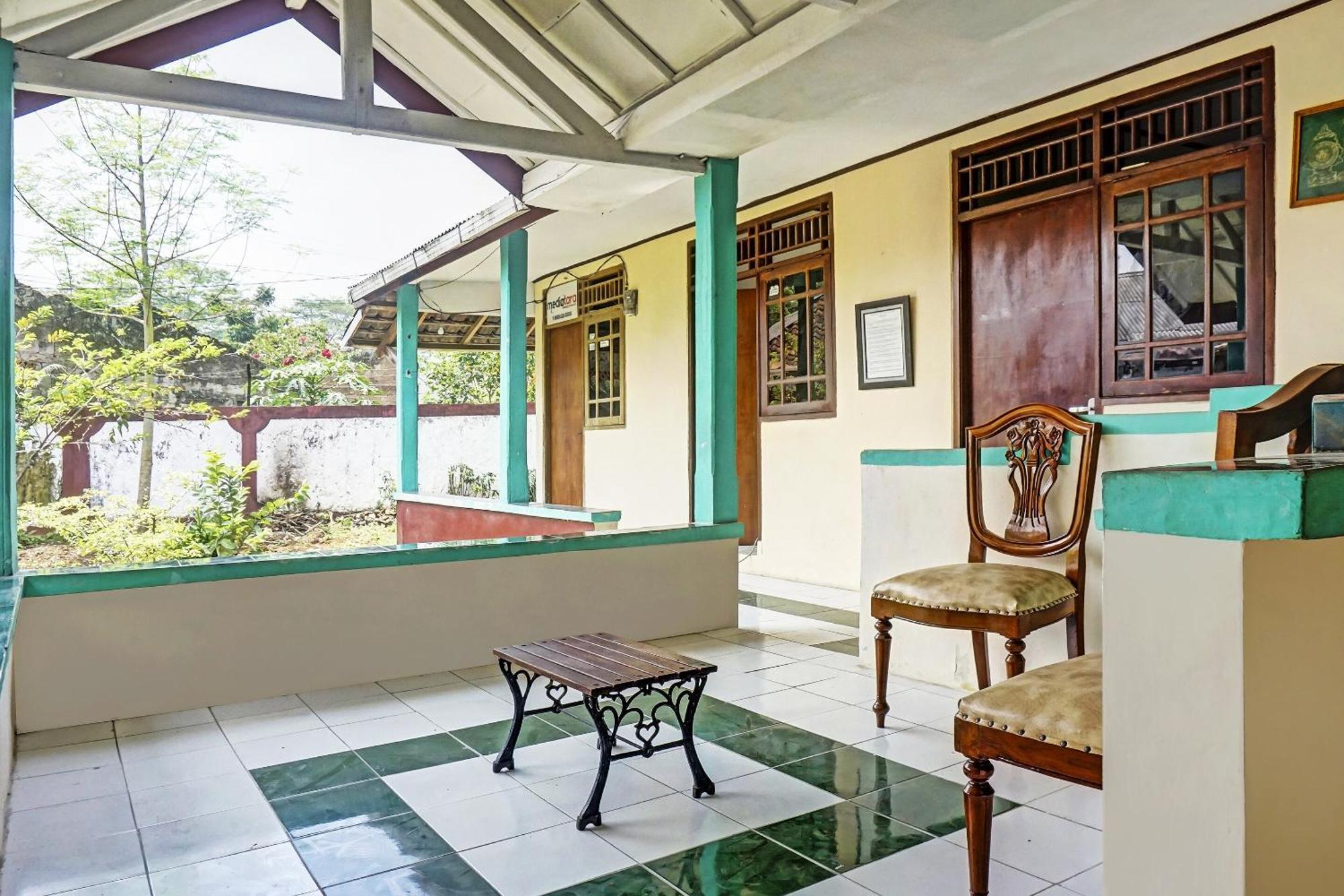 Oyo 90928 Wisma Asri Putra Syariah Bogor Luaran gambar