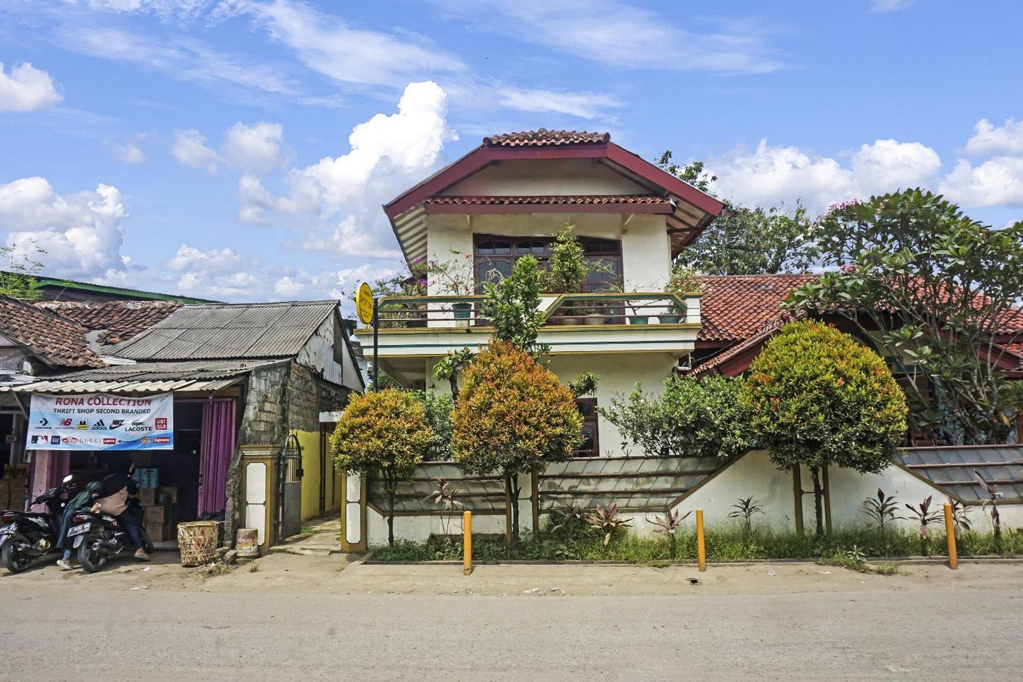Oyo 90928 Wisma Asri Putra Syariah Bogor Luaran gambar